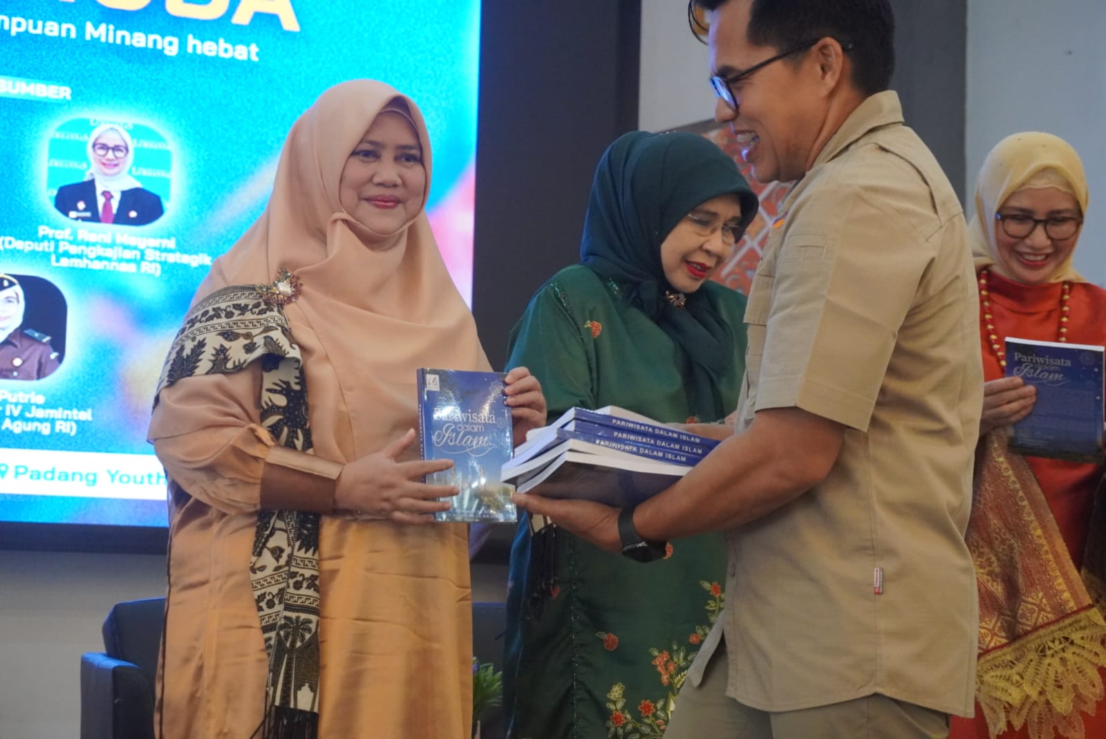 https://padang.go.id/images/5gL3CkBOymxp2XWqkLUNYJi208auzewcBFHvQzJP.jpg