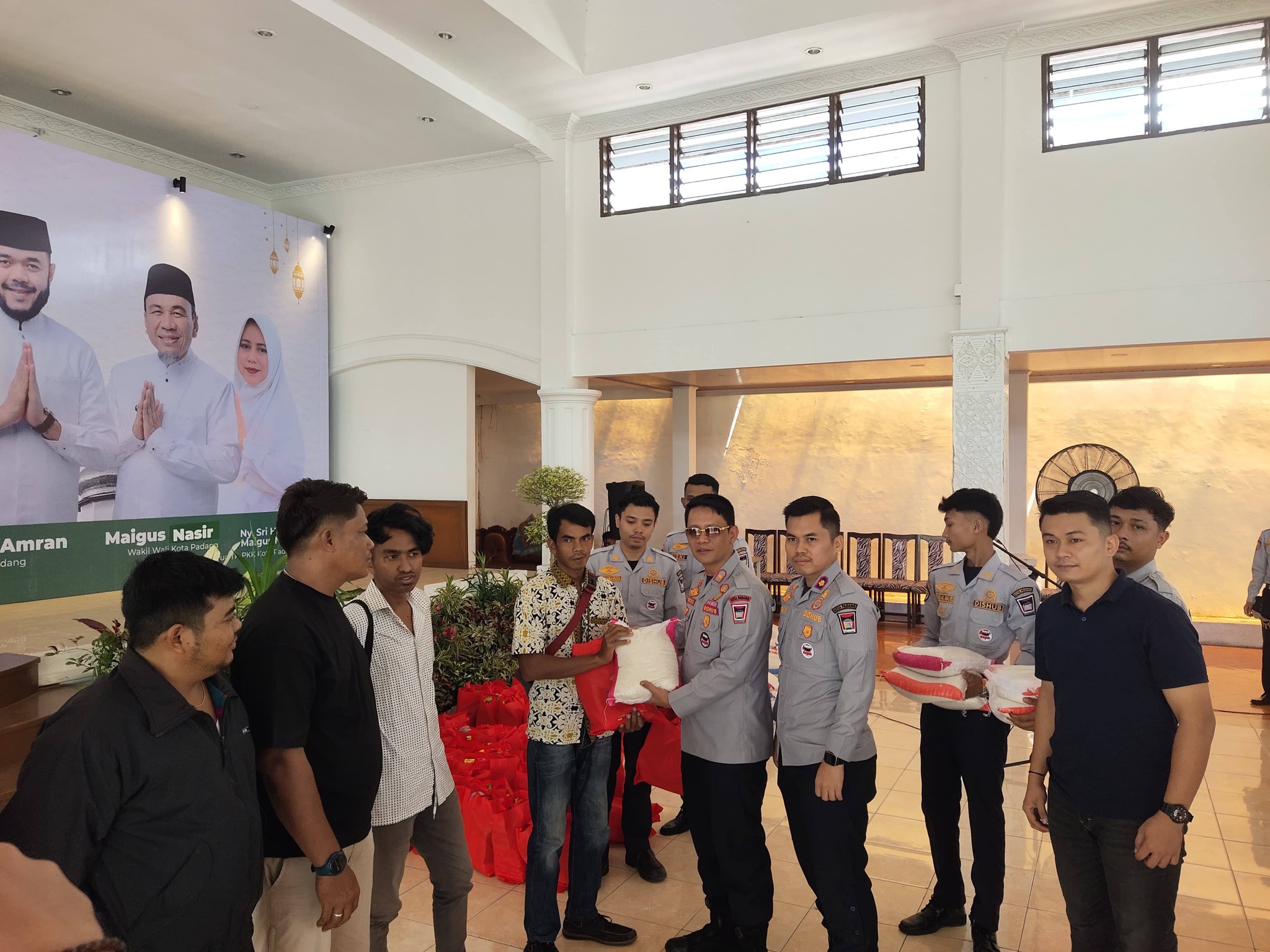 https://padang.go.id/images/BixMPZ69kIWUViLUAOsD00xI4yFSbTUlEbLuj9Qa.jpg