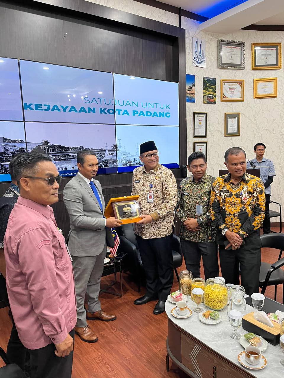 https://padang.go.id/images/LskZKFvAhOf7xI92buqjrq1muP22WB77KjvIGLRt.jpg