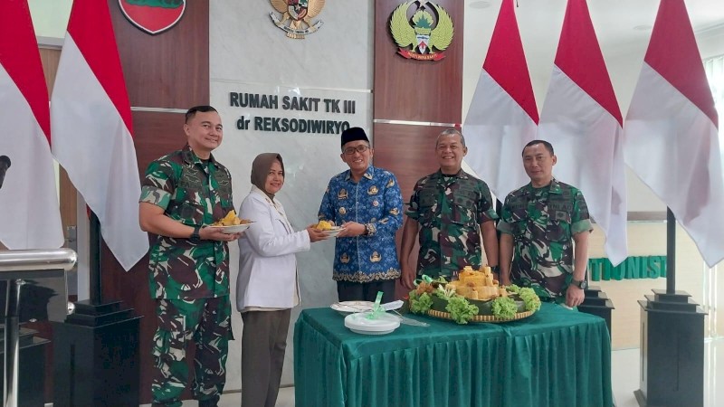 https://padang.go.id/images/ey2PrmHMYDcxWcnalf2CBX2axbkLn7S7242qDt6m.jpg
