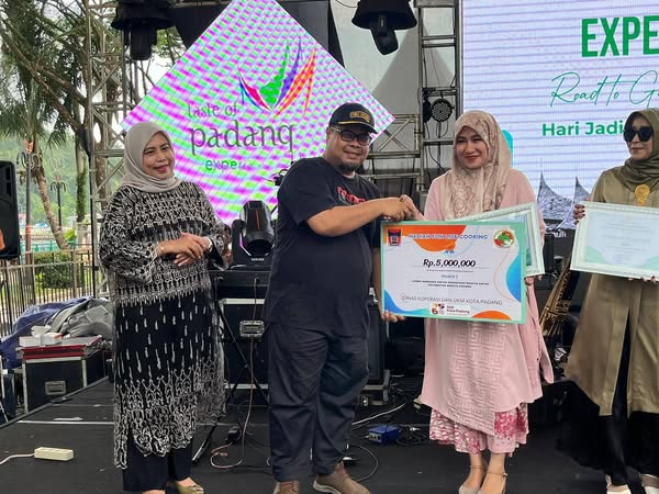 https://padang.go.id/images/kwgHwHJlzUhC5YdZccAZkhb3HFhbVMQyLl02KtUZ.jpg